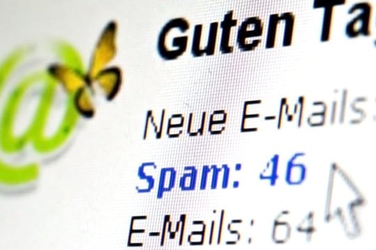 Kriminelle verschicken E-Mails um Schadsoftware auf dem Rechner zu installieren.