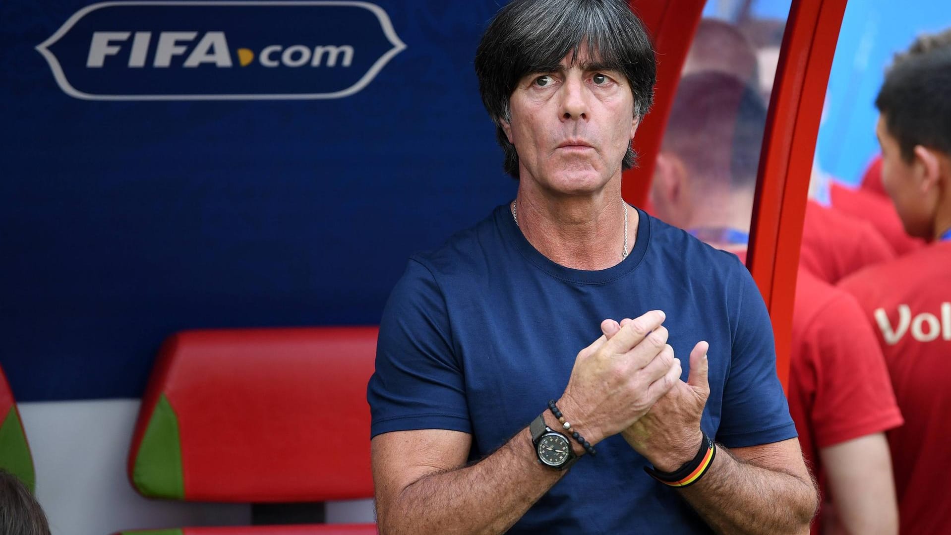 Joachim Löw beim 0:2 gegen Südkorea in Kasan. Seitdem grübelt der Bundestrainer über seine Zukunft. Ginge es nach Ex-Nationalspieler Thomas Brdarić, wäre ein Rücktritt die beste Lösung.