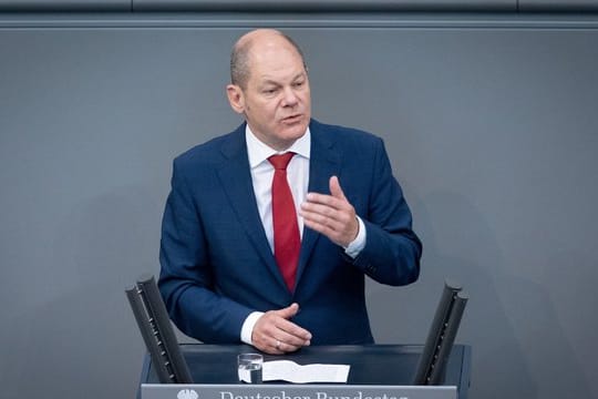 Olaf Scholz, Bundesminister der Finanzen, in der Plenarsitzung des Bundestages.