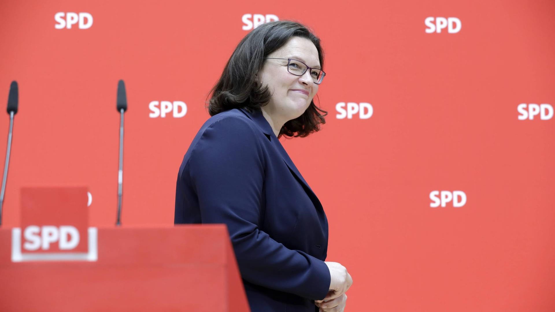 SPD-Chefin Andrea Nahles ist glücklich über das Ende des Unions-Streits. Den Kompromiss will sie dennoch nicht so einfach unterstützen.
