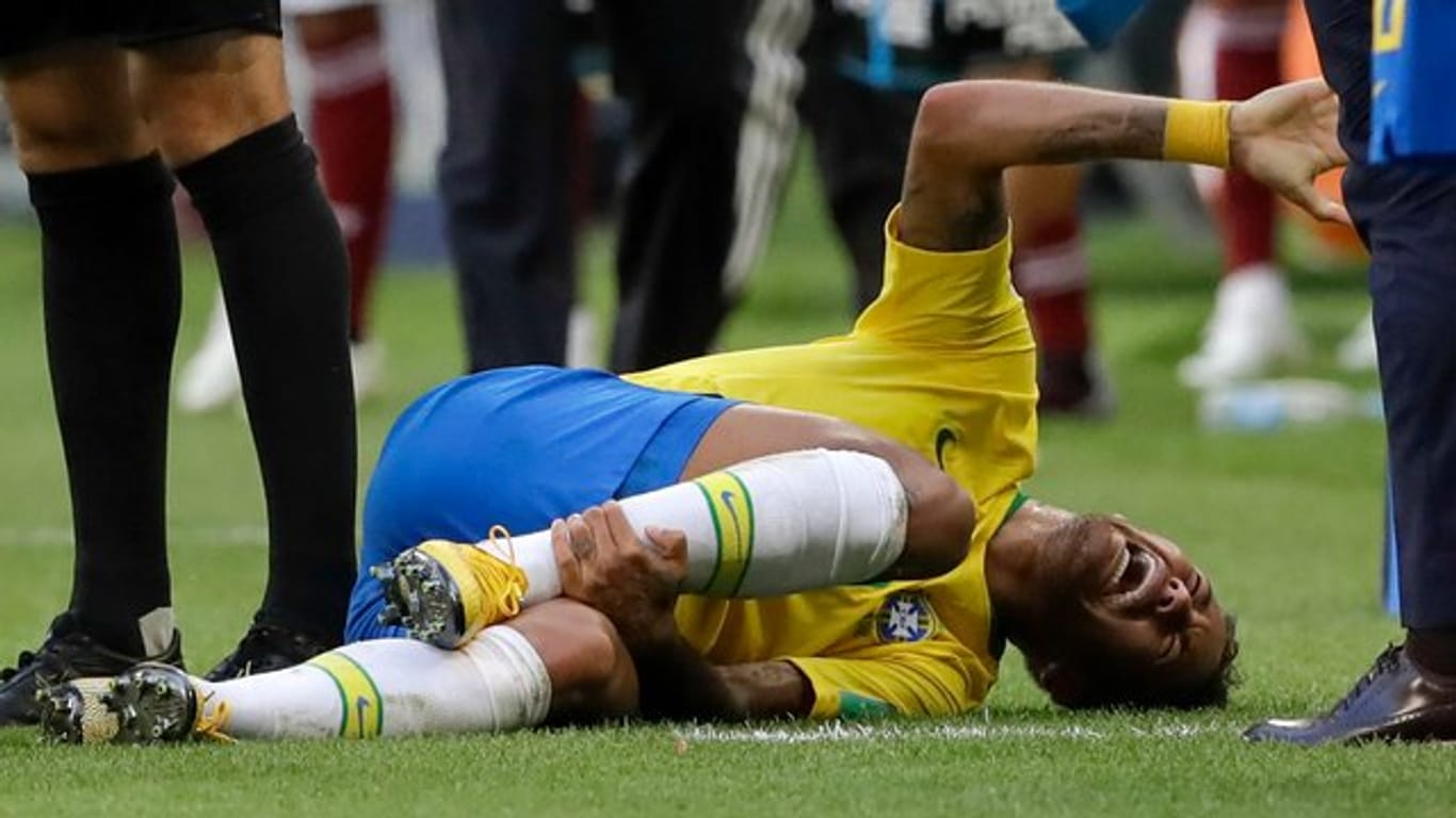 Fiel erneut mit seiner Theatralik auf: Brasiliens Superstar Neymar.