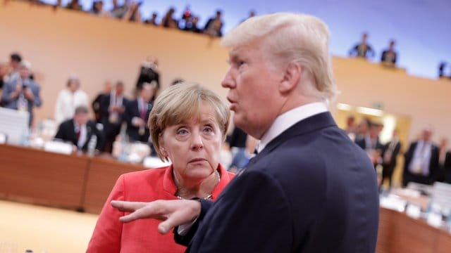 US-Präsident Donald Trump ist sauer: Deutschland unter Kanzlerin Merkel habe zu niedrige Verteidigungsausgaben. US-Präsident Donald Trump ist sauer: Deutschland unter Kanzlerin Merkel habe zu niedrige Verteidigungsausgaben.