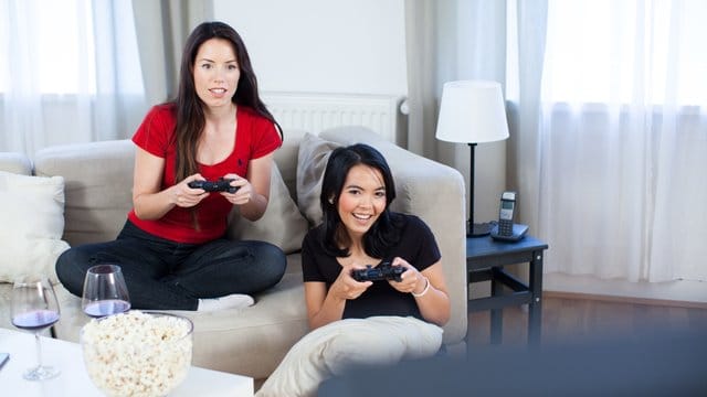 Spielkonsolen lassen sich einfach einrichten und erfordern kein großes Hardwarebasteln. Spielkonsolen lassen sich einfach einrichten und erfordern kein großes Hardwarebasteln.