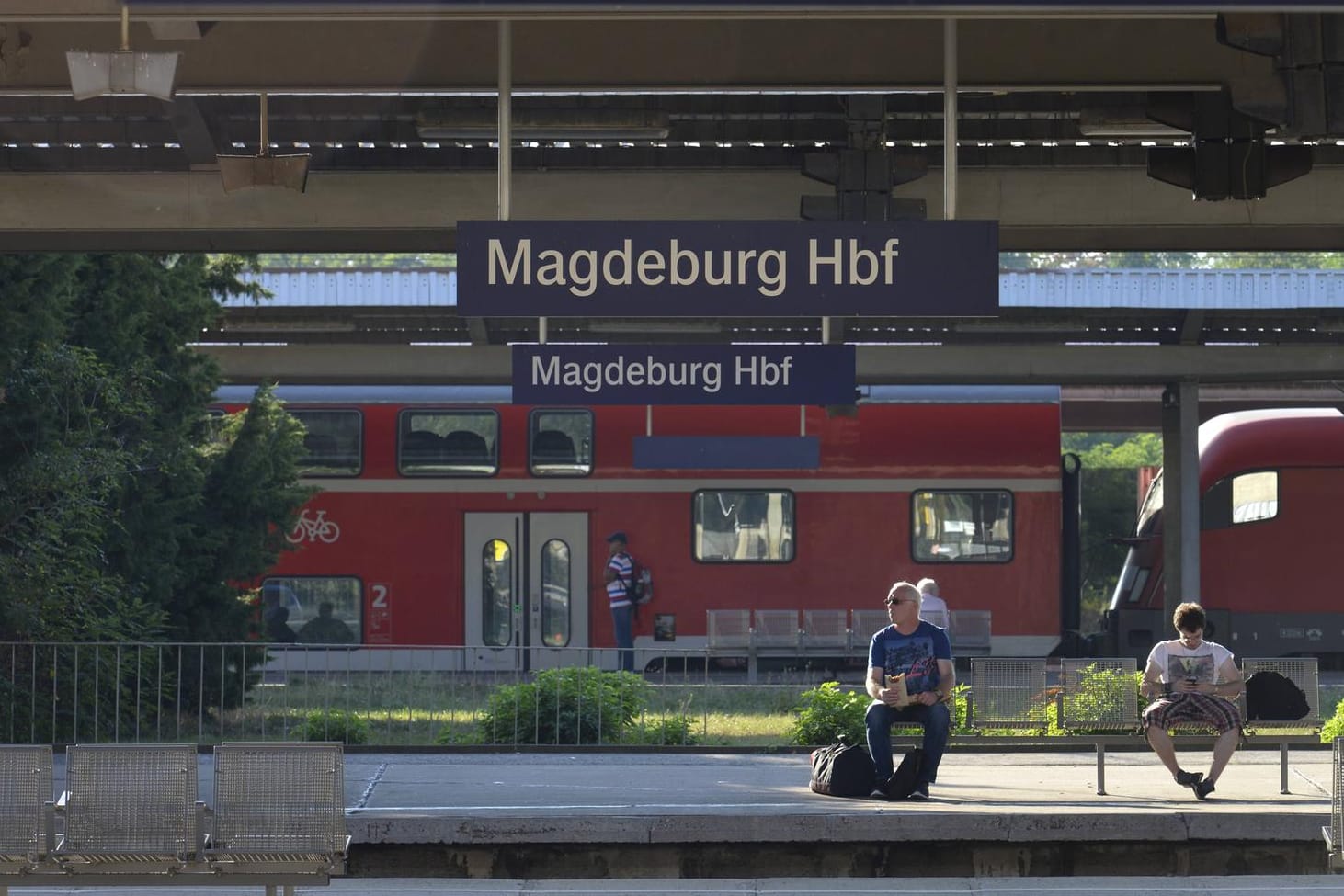 Der Hauptbahnhof in Magdeburg: Eine Frau ließ ihre Kleinkinder unbeaufsichtigt am Bahnsteig. Als sie zur Rede gestellt wurde, war sie sich keiner Schuld gewusst.