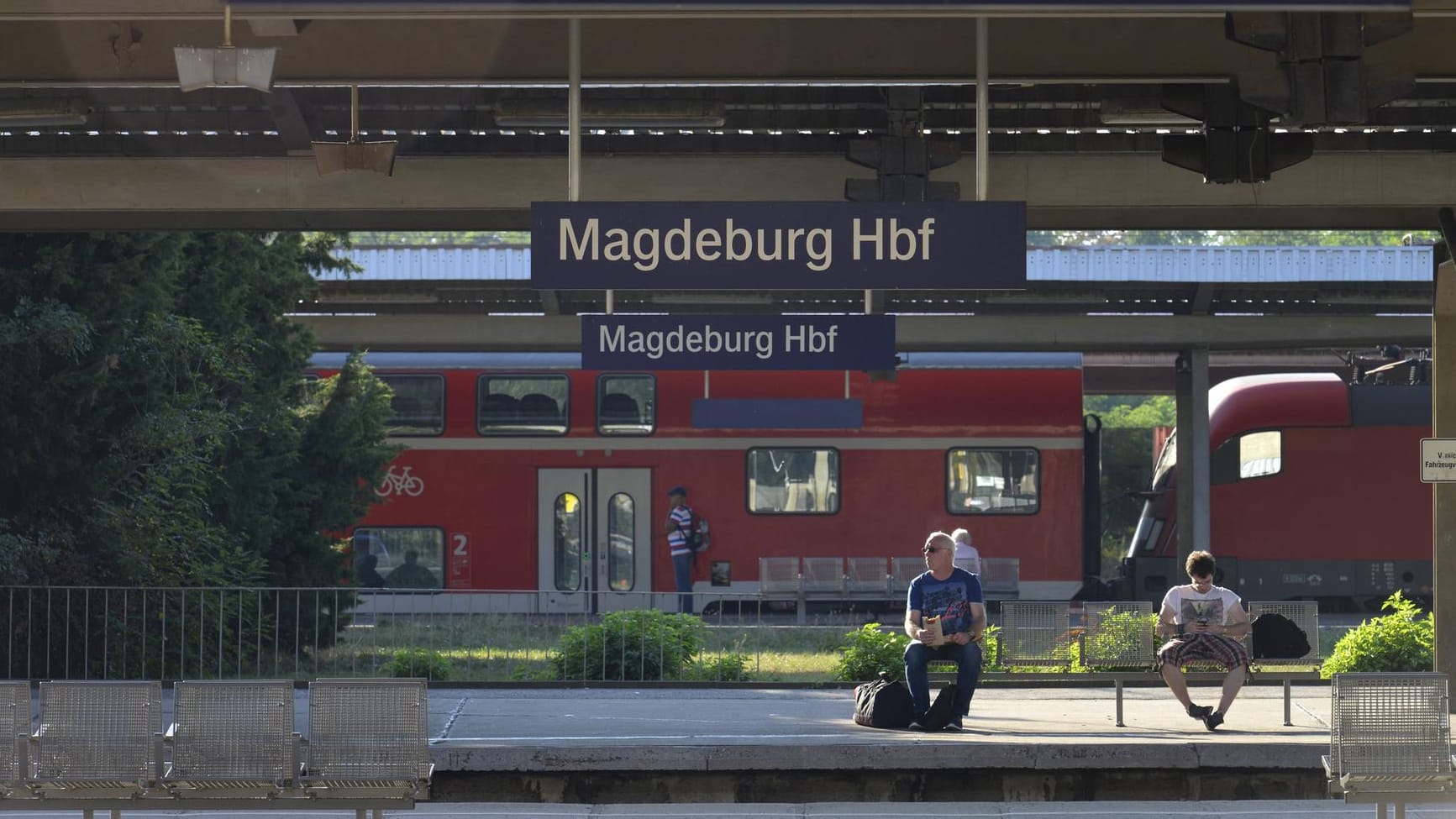 Der Hauptbahnhof in Magdeburg: Eine Frau ließ ihre Kleinkinder unbeaufsichtigt am Bahnsteig. Als sie zur Rede gestellt wurde, war sie sich keiner Schuld gewusst.