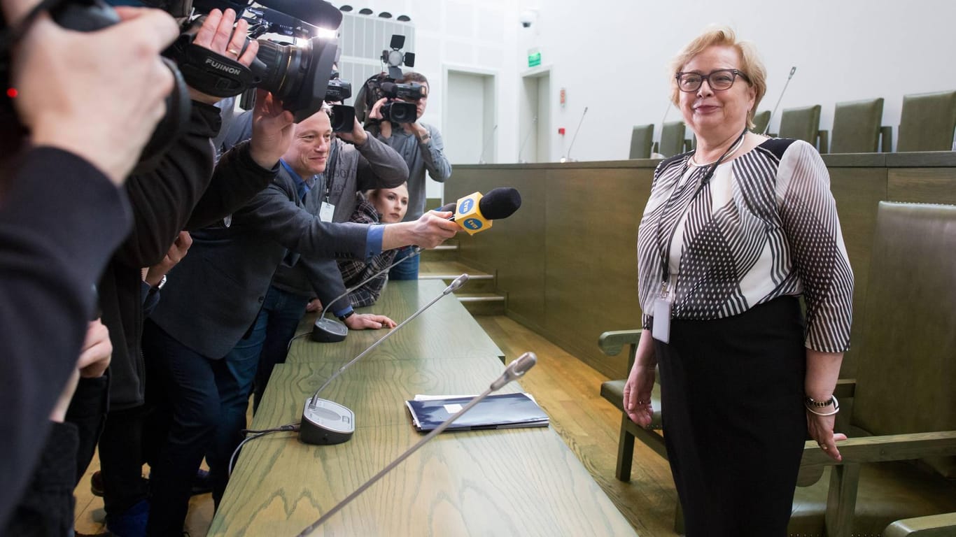 Malgorzata Gersdorf, die Oberste Richterin Polens, weigert sich in den Ruhestand zu gehen. Vor Studenten an der Universität Warschau sprach sie von einer "Säuberung" am Obersten Gericht durch die nationalkonservative Regierung.