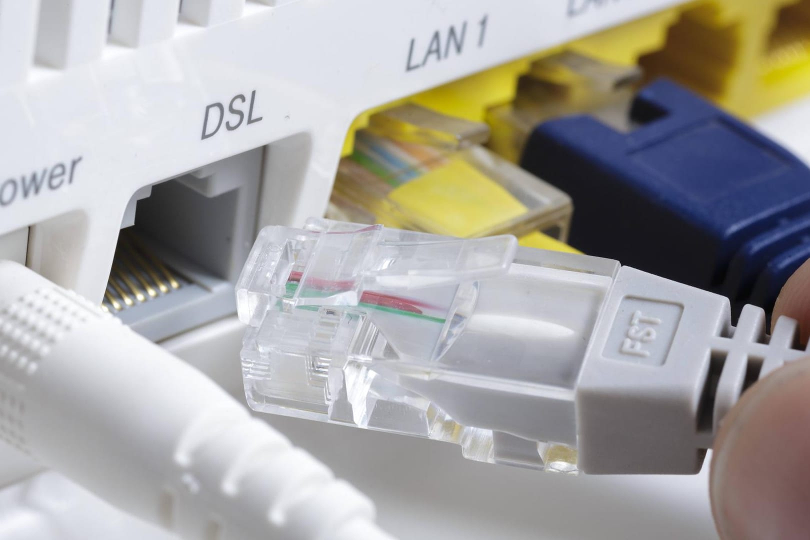 DSL-Anschluss: Das Fachmagazin connect hat die deutschen Festnetzanbieter einem Härtetest unterzogen.