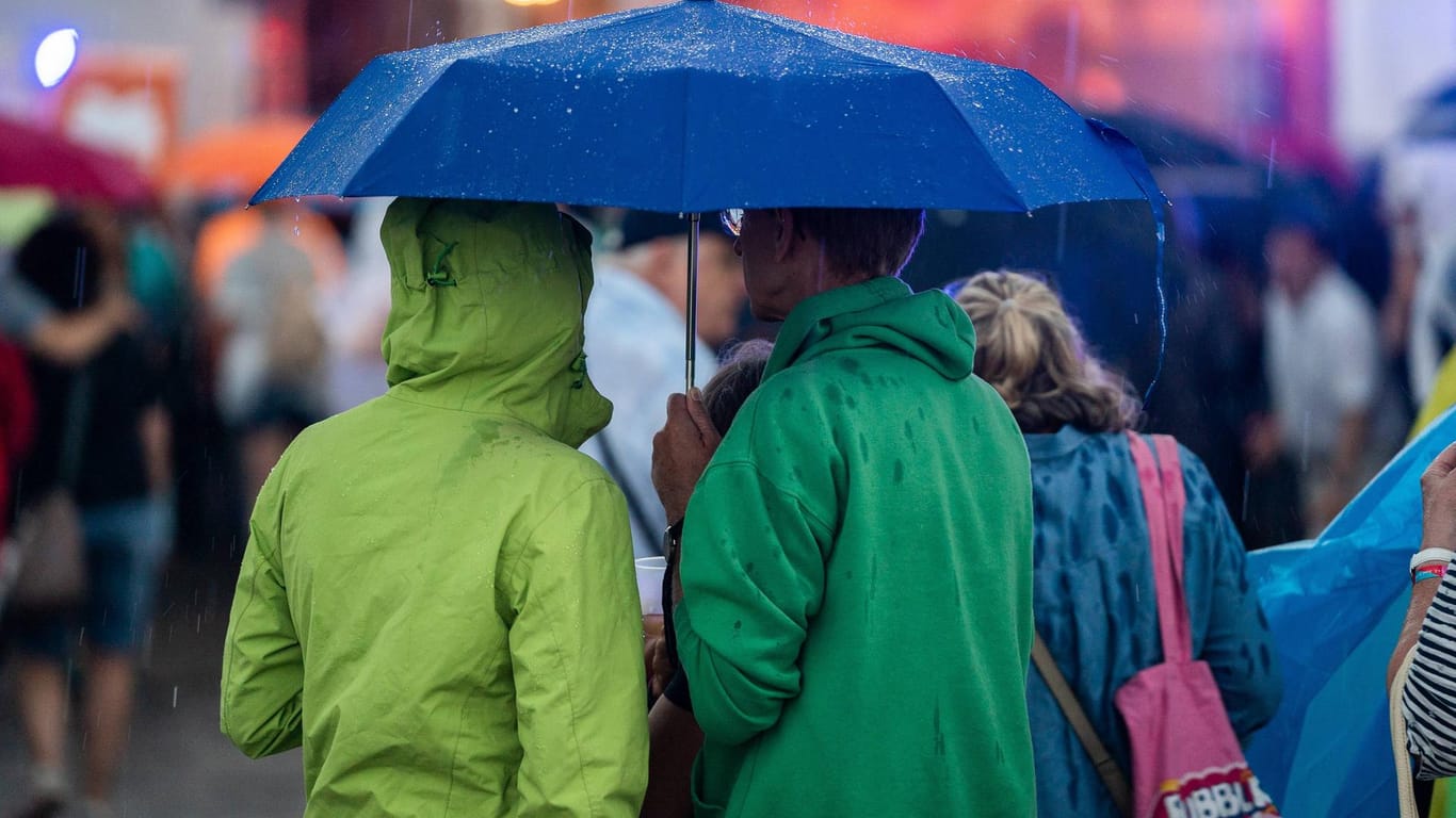 Starkregen auf dem Elbjazz Festival 2018 (Symbolbild): In der ersten Juliwoche ziehen Unwetter mit Gewittern und Starkregen besonders über den Südwesten des Landes.