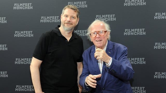 Der Regisseur Andreas Prochaska (l) und der Musiker Klaus Doldinger werben für "Das Boot" als Serie.