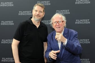 Der Regisseur Andreas Prochaska (l) und der Musiker Klaus Doldinger werben für "Das Boot" als Serie.