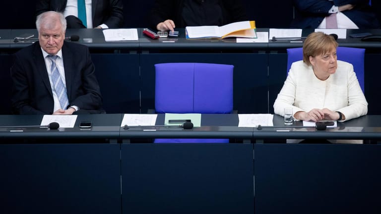 Angela Merkel und Horst Seehofer gestern im Bundestag