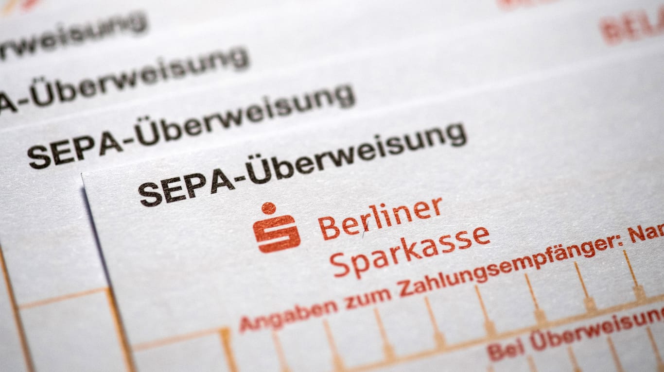 SEPA Überweisungsträger auf Papier: Ab dem 10. Juli können Sparkassenkunden Geldüberweisungen in Echtzeit vornehmen.
