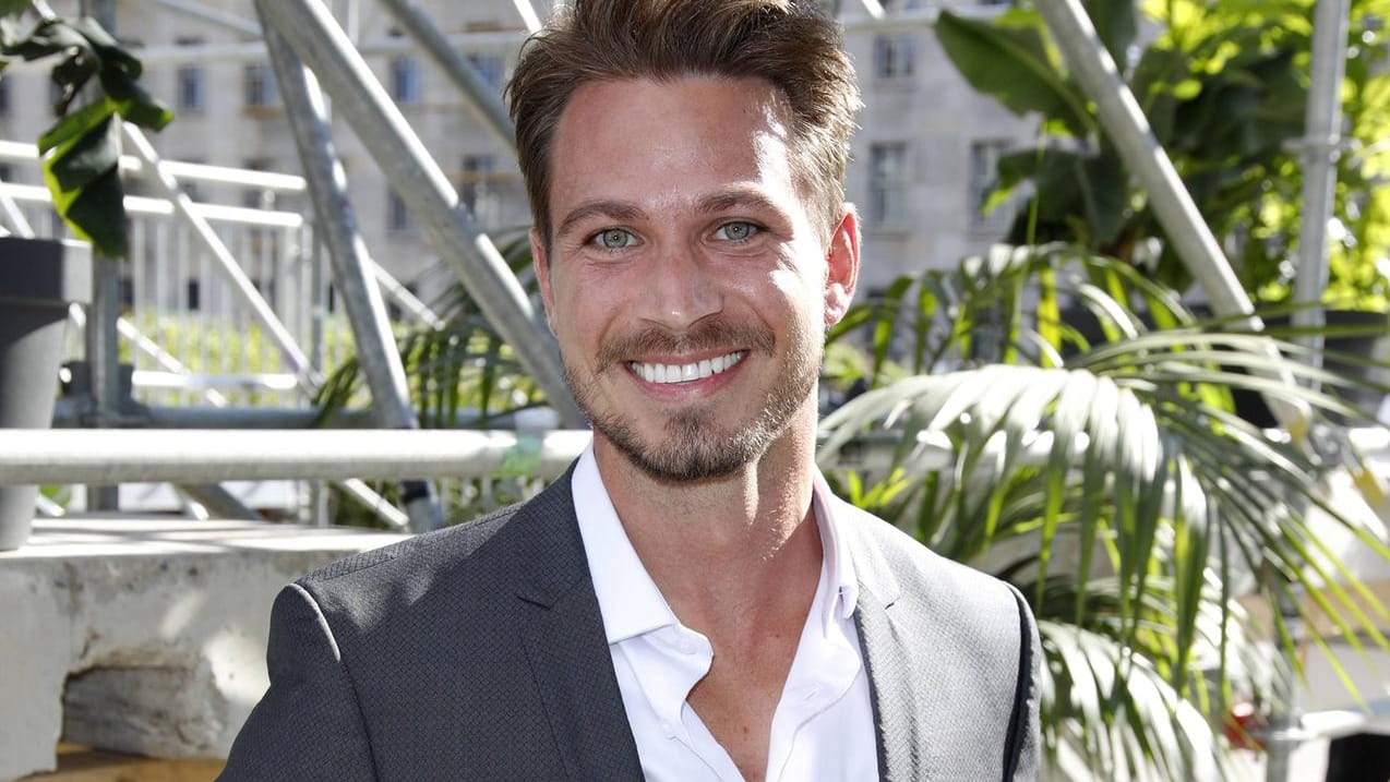 Bei diesem Mann werden viele Frauen schwach: Ex-Bachelor Sebastian Pannek ist wieder solo unterwegs.