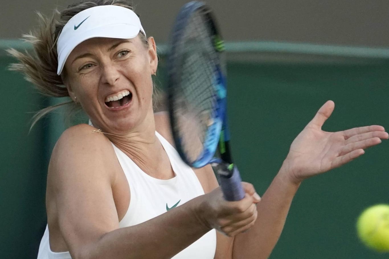 Erste Runde in Wimbledon: Maria Scharapowa unterlag überraschend ihrer Landsfrau Witalia Djatschenko.