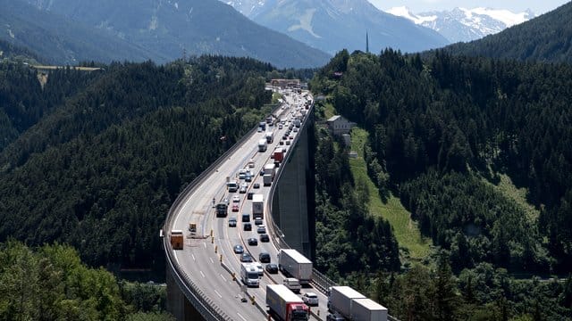 Die Grenzkontrollen sollen vom 9. Die Grenzkontrollen sollen vom 9.