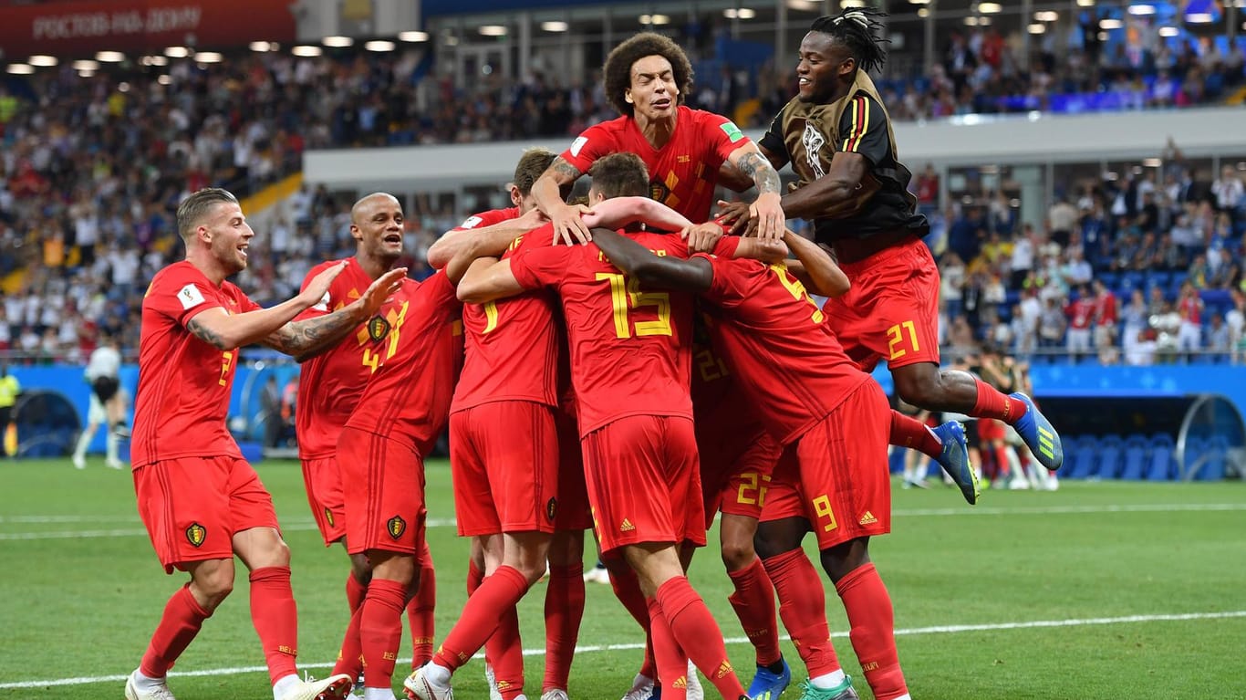 In letzter Minute: Die belgischen Spieler feiern das 3:2 gegen Japan.