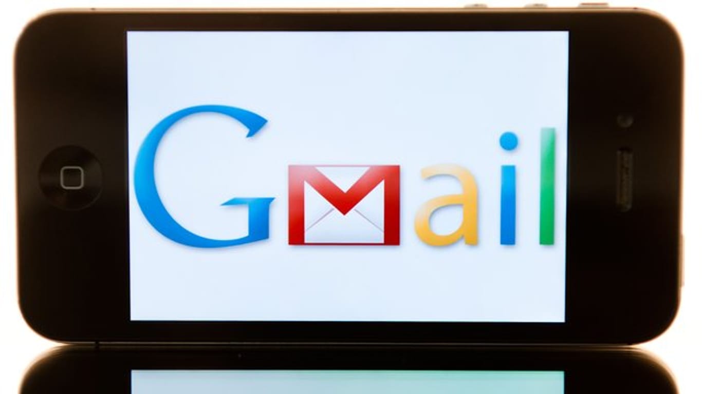 Das Logo von Google Mail auf einem i-Phone.