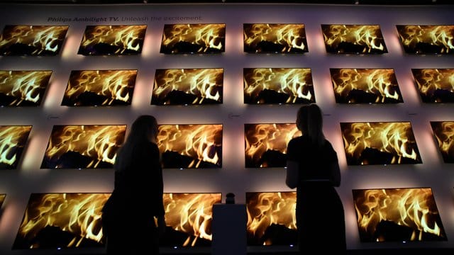 Die automatische Helligkeitsanpassungs-Funktion von neuen Fernsehern hilft, Strom zu sparen. Die automatische Helligkeitsanpassungs-Funktion von neuen Fernsehern hilft, Strom zu sparen.