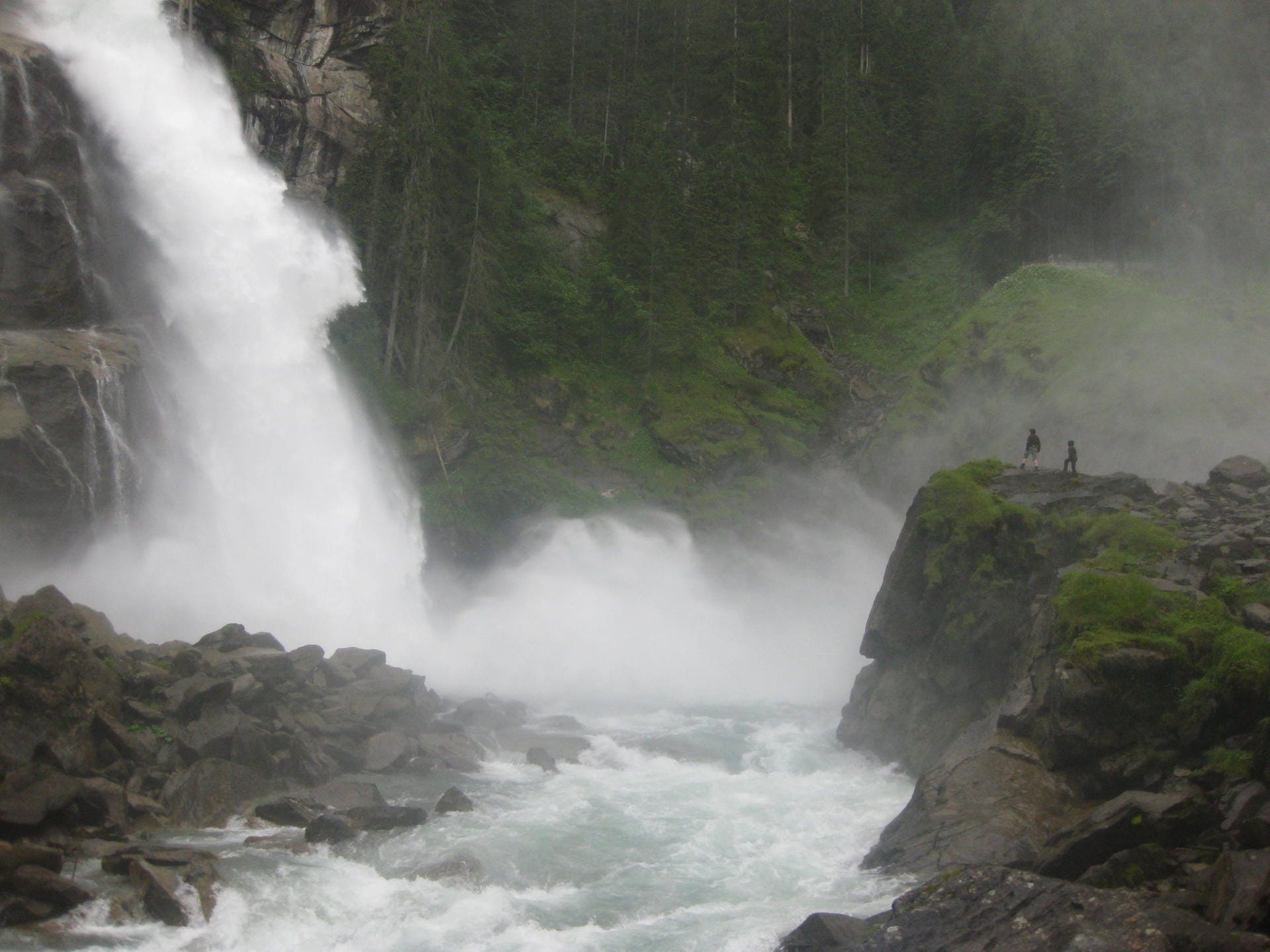 Mystisches Naturwunder im Nationalpark Hohe Tauern: die Krimmler Wasserfälle.