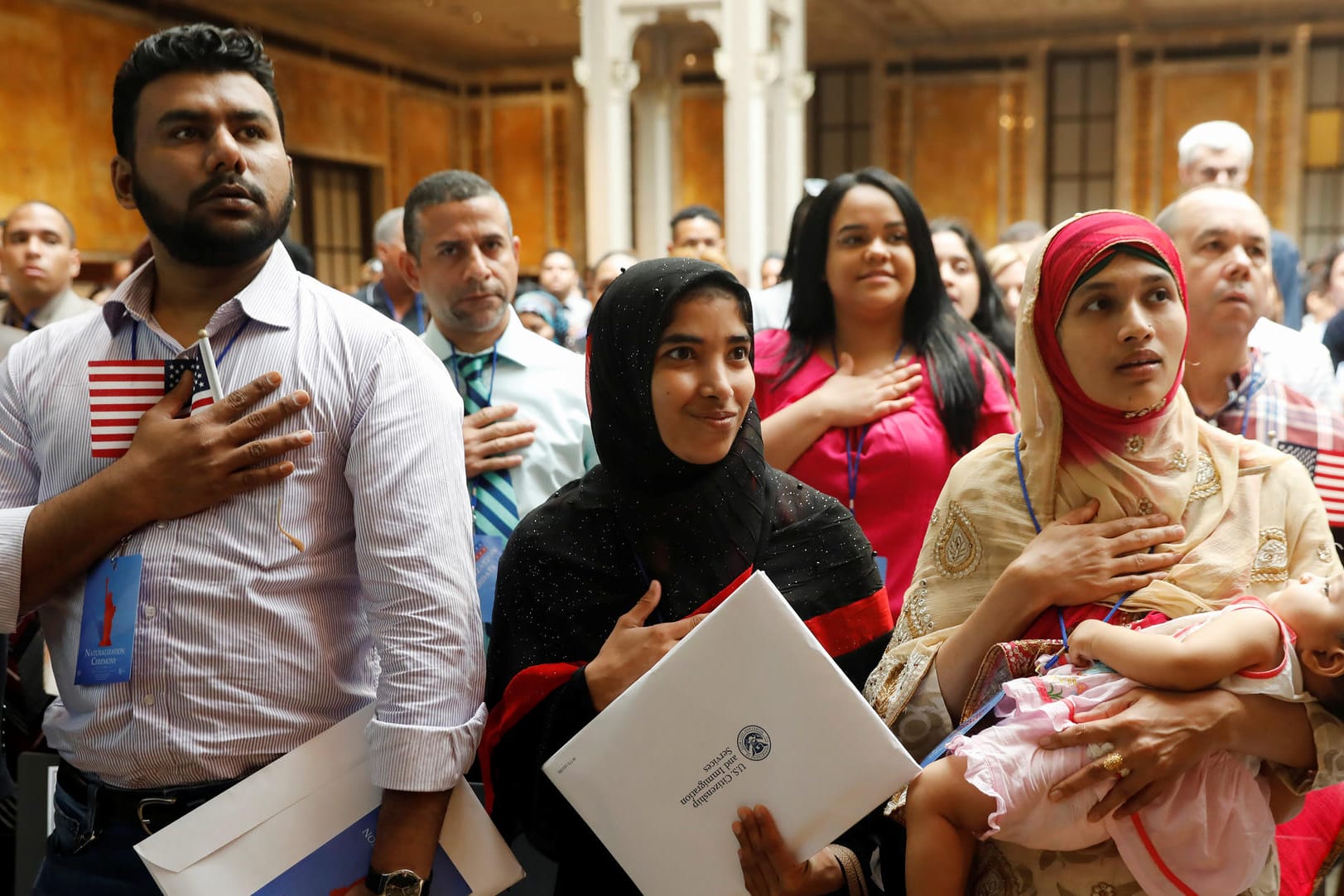 US-Neubürger bei einer Zeremonie in New York am 3. Juli: Zum Nationalfeiertag am 4. Juli gab es 14.000 Einbürgerungen.
