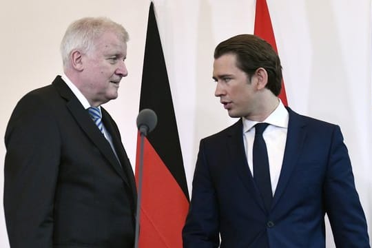 Sebastian Kurz (r) empfängt Horst Seehofer in Wien.