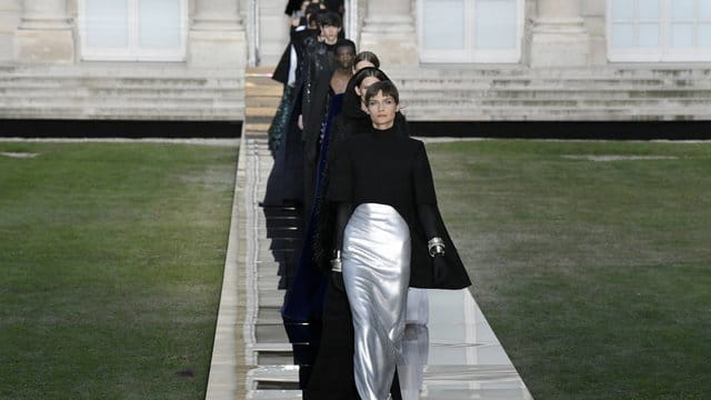 Hauptsache Schwarz: Die Show des Labels Givenchy bei der Pariser Fashion Week.