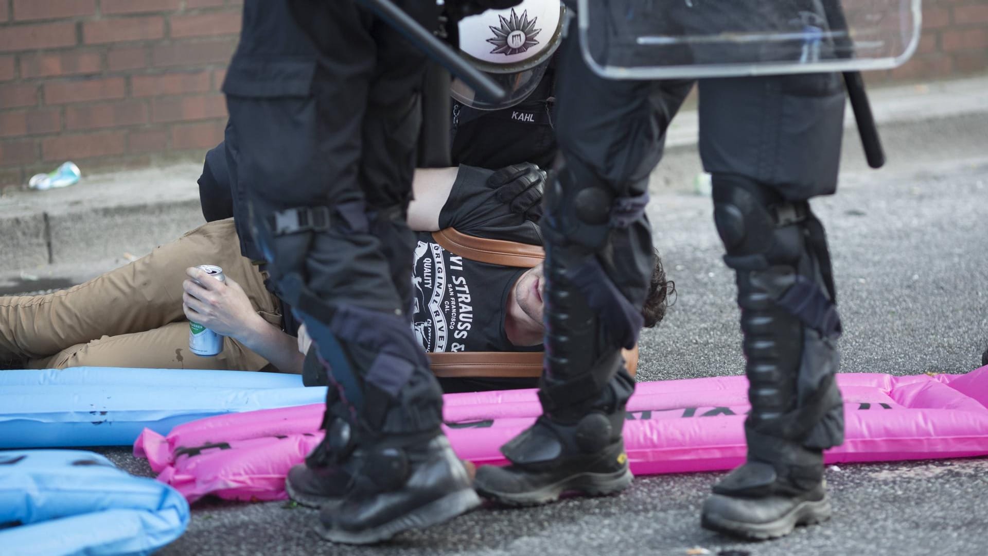 Festnahme am Hamburger Fischmarkt beim G20-Gipfel: Derzeit gehen die Ermittler von 186 mutmaßlichen Opfern von Polizeigewalt aus.