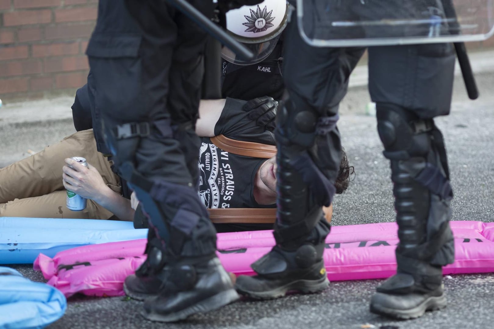 Festnahme am Hamburger Fischmarkt beim G20-Gipfel: Derzeit gehen die Ermittler von 186 mutmaßlichen Opfern von Polizeigewalt aus.