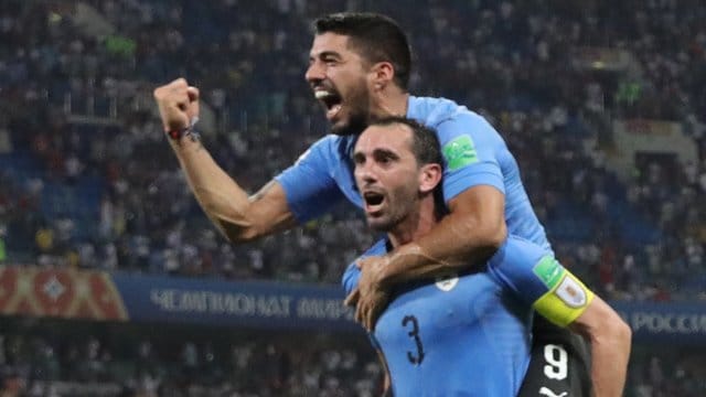 Die Uruguayer Luis Suarez (oben) und Diego Godín fordern die Franzosen heraus. Die Uruguayer Luis Suarez (oben) und Diego Godín fordern die Franzosen heraus.