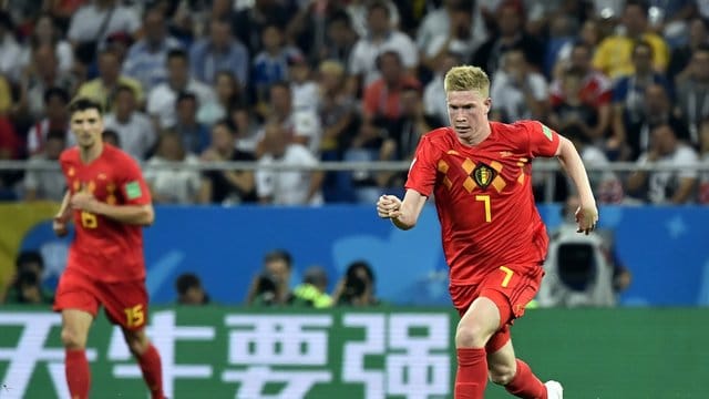 Die Belgier um Kevin De Bruyne (r) sind statistisch vorne.