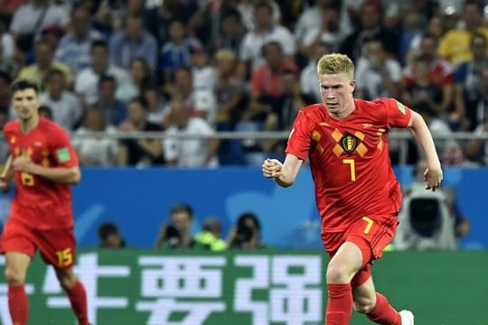 Die Belgier um Kevin De Bruyne (r) sind statistisch vorne.