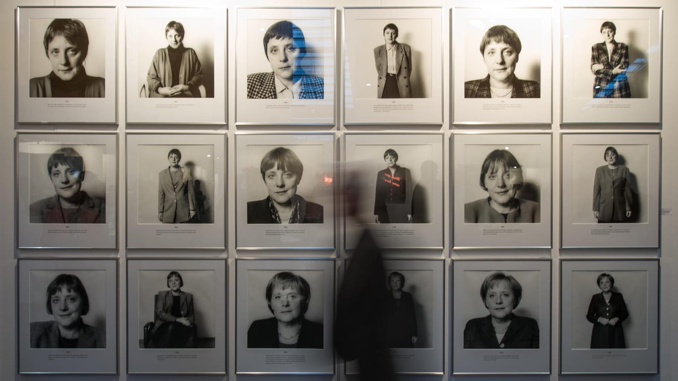 Porträts der jungen Merkel: Ausstellung der Fotografin Herlinde Koelbl bei einer Kunstmesse in Karlsruhe.
