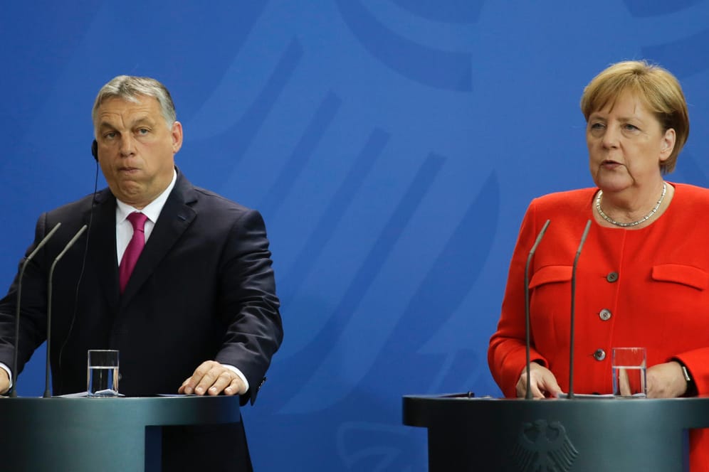 Angela Merkel und Viktor Orban: Der ungarische Regierungschef beharrt auf seiner harten Linie in der Migrationspolitik.