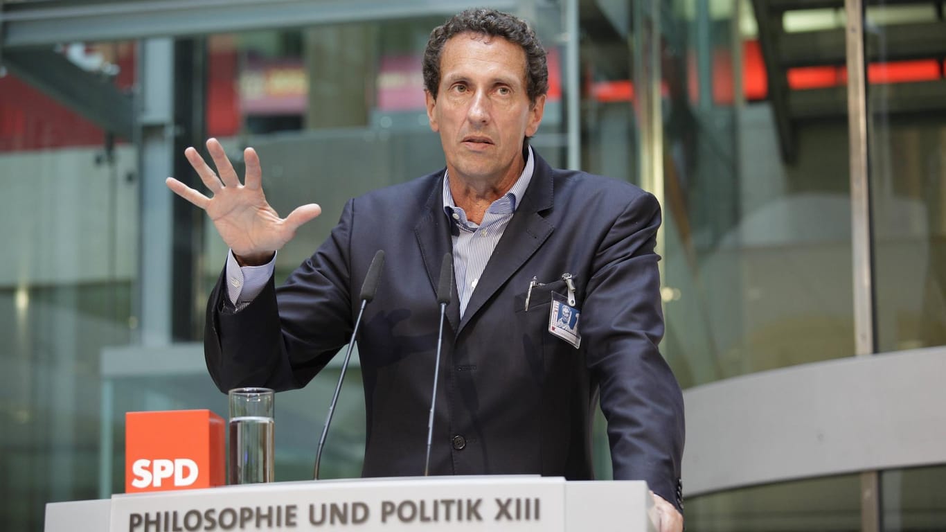 Julian Nida-Rümelin bei einer SPD-Veranstaltung: Der Philosoph ist für härtere Grenzkontrollen.