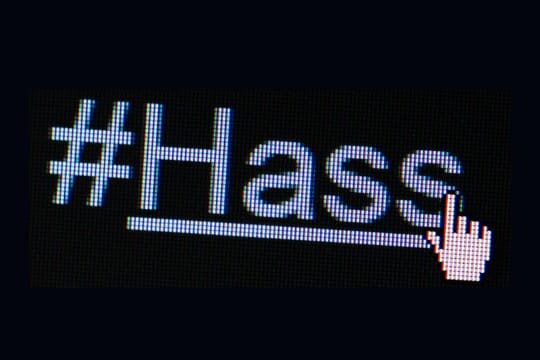 "Die Ergebnisse zeigen, dass wir viel Hetze, aber wenige Hetzer im Netz haben", sagte Tobias Schmid, Direktor der Landesanstalt für Medien NRW, zur neuen Forsa-Studie.