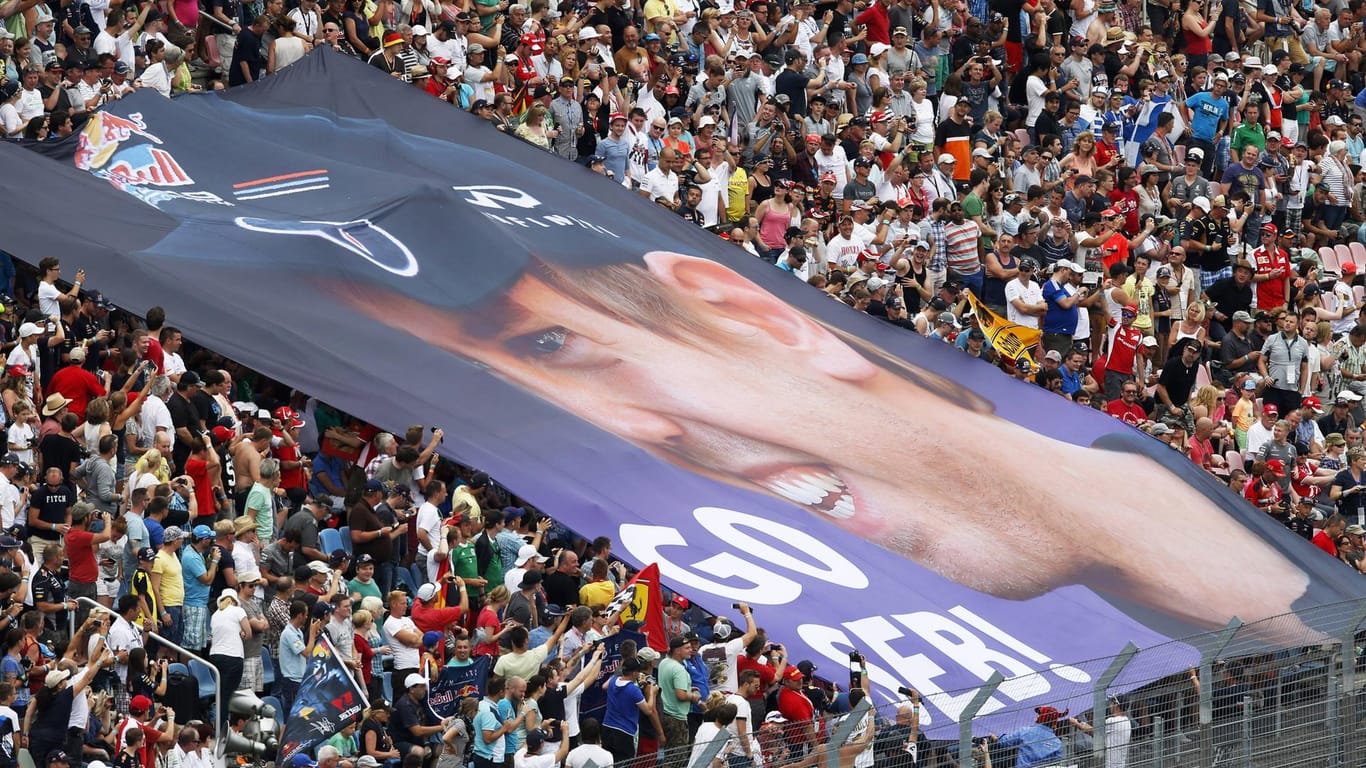 Hockenheimring 2014: Die deutschen Fans feiern Vettel. Der damals noch im Red Bull fahrende Heppenheimer belegt den sechsten Platz.