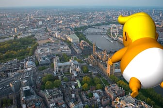 Eine Simulation des aufblasbaren Trump-Babys über London: Die Erfinder des Projekts wollen mit dem Baby auf Welttournee gehen.