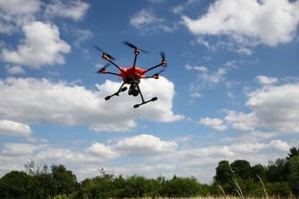 Im Frühjahr 2018 startete ein Projekt zur Rettung von Rehkitzen mit einer Drohne mit Wärmebildkamera.