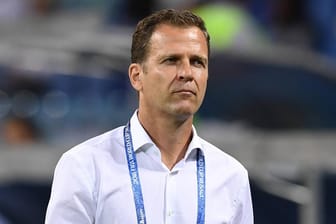 Er schaut kritisch und wird mittlerweile genauso kritisch gesehen: DFB-Direktor und Nationalelf-Manager Oliver Bierhoff, hier bei der missglückten WM in Russland.
