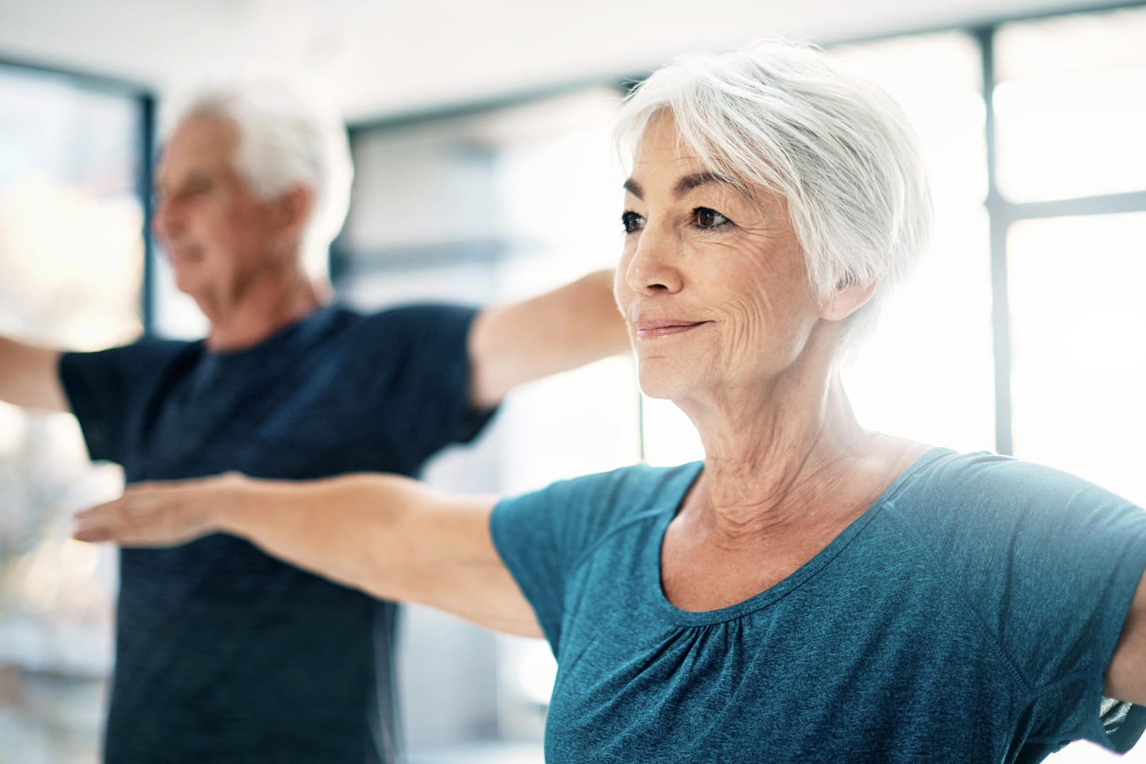 Senioren machen Sport: Auch im Alter hilft es der Motivation, gemeinsam zu trainieren.