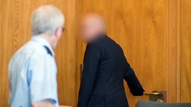 Im Skandal um gepanschte Krebsmedikamente hat das Landgericht Essen einen Apotheker zu zwölf Jahren Haft verurteilt. Im Skandal um gepanschte Krebsmedikamente hat das Landgericht Essen einen Apotheker zu zwölf Jahren Haft verurteilt.
