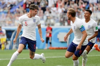 John Stones (l) will mit England den WM-Pokal gewinnen.