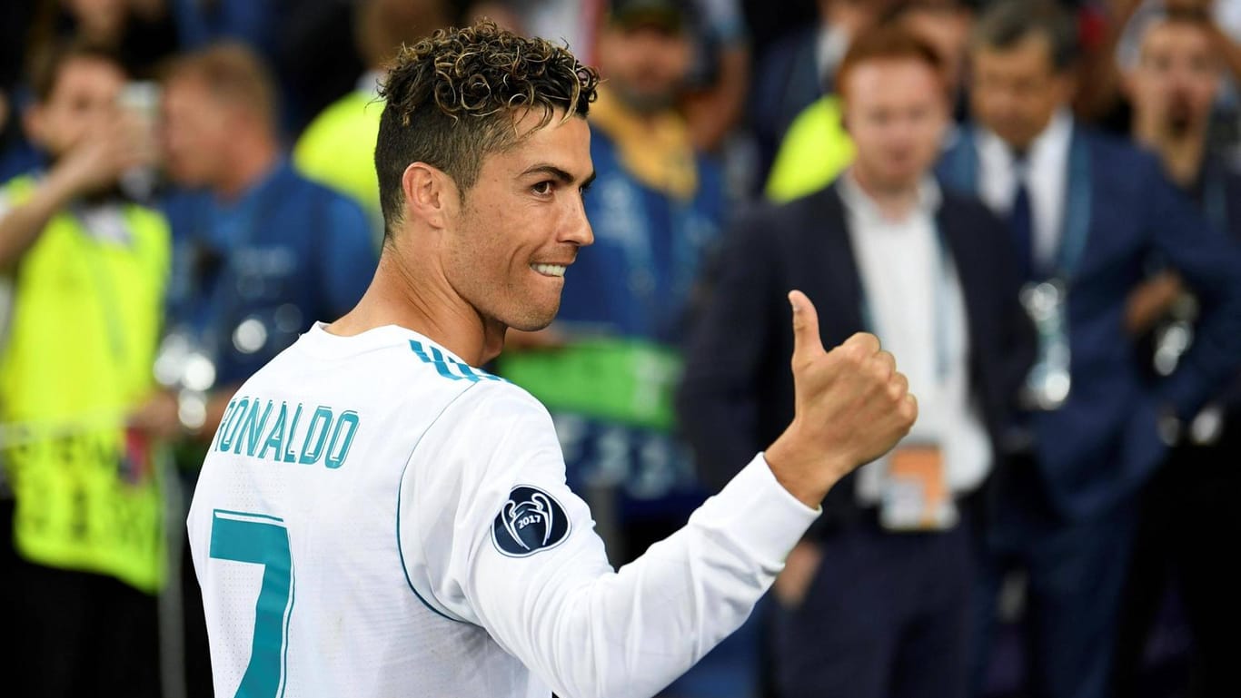 Cristiano Ronaldo im Real-Trikot nach dem Gewinn der Champions League: Der Weltfußballer soll Juventus Turin das "Ja-Wort" gegeben haben.