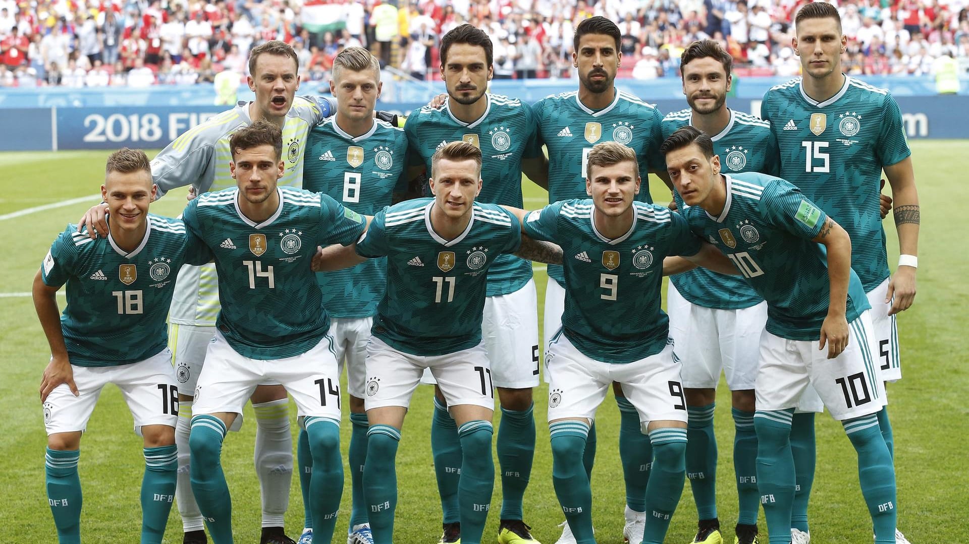 Die Spieler der deutschen Fußballnationalmannschaft: Hier noch auf dem Rasen in Russland, jetzt im Urlaub.