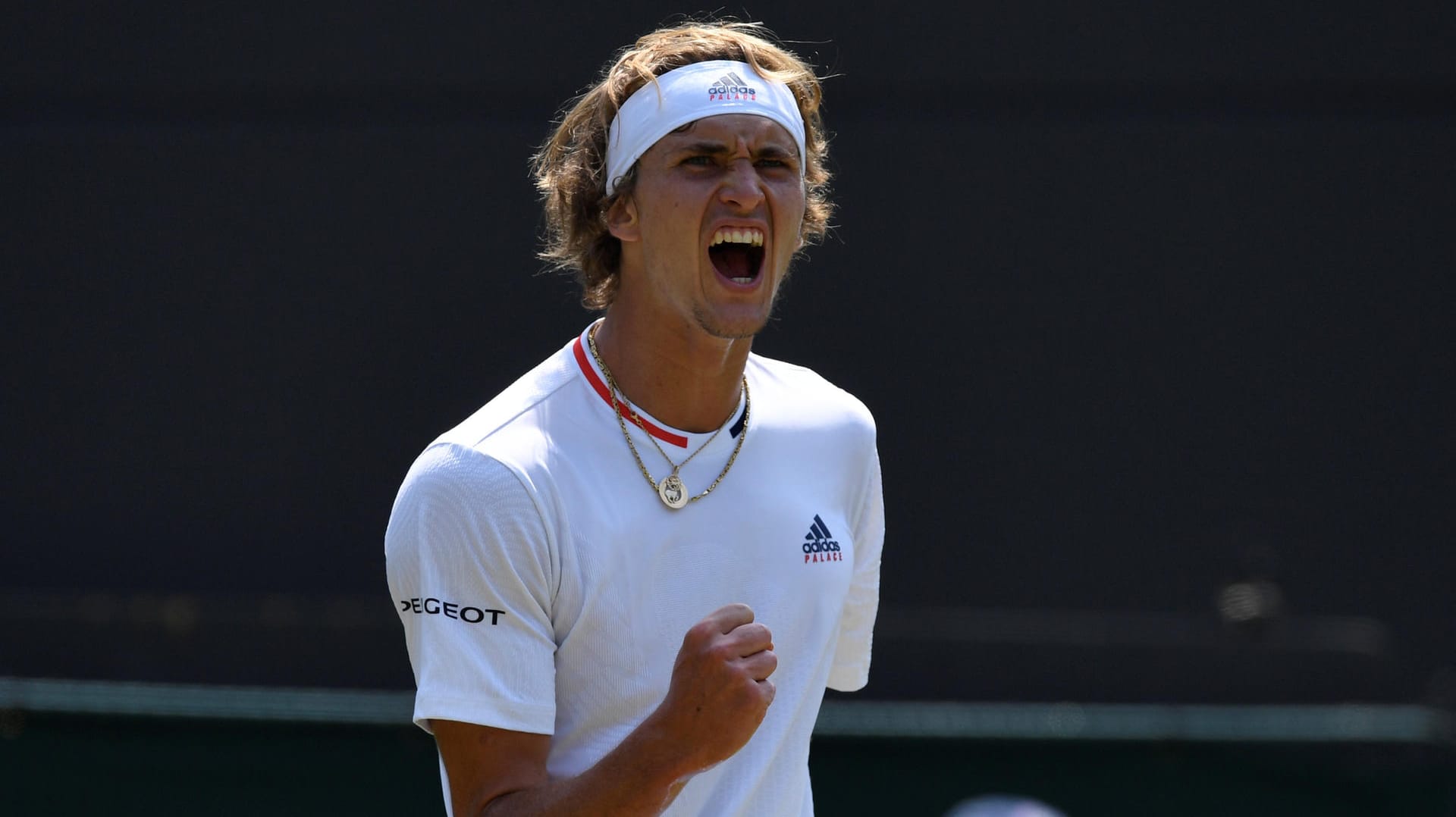 Jubel bei Alexander Zverev: Deutschlands Tennis-Hoffnung steht in Wimbledon nach einem Krimi in Runde drei.