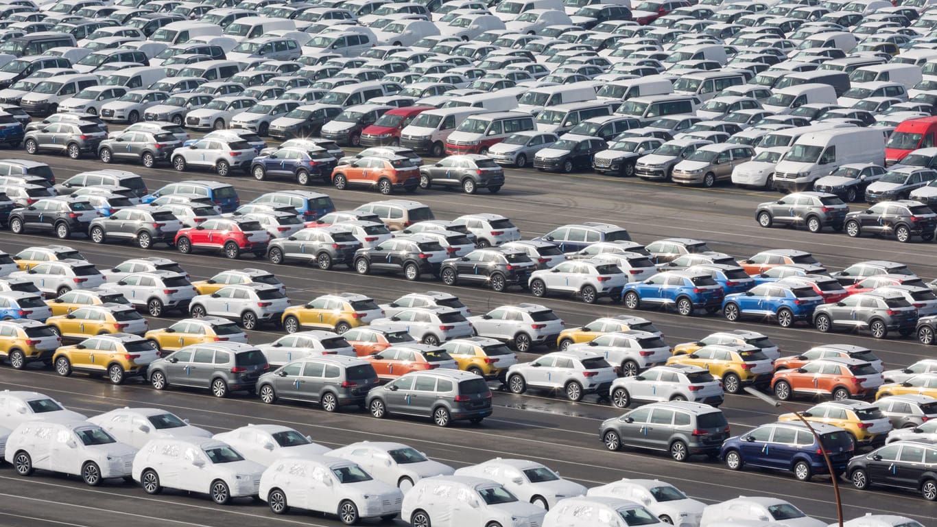 VW-Autos im Hafen von Emden: Die Europäische Union sollte die Autozölle senken, so ein Top-Ökonom.