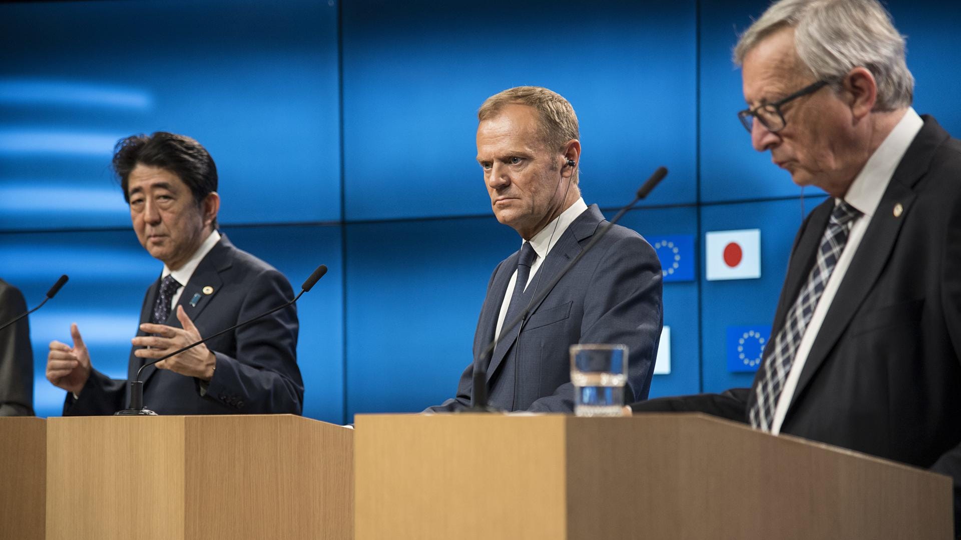 EU-Japan-Gipfel in Brüssel (2017): Das geplante Freihandelsabkommen wird das Größte in der bisherigen Geschichte der EU. EU-Japan-Gipfel in Brüssel (2017): Das geplante Freihandelsabkommen wird das Größte in der bisherigen Geschichte der EU.