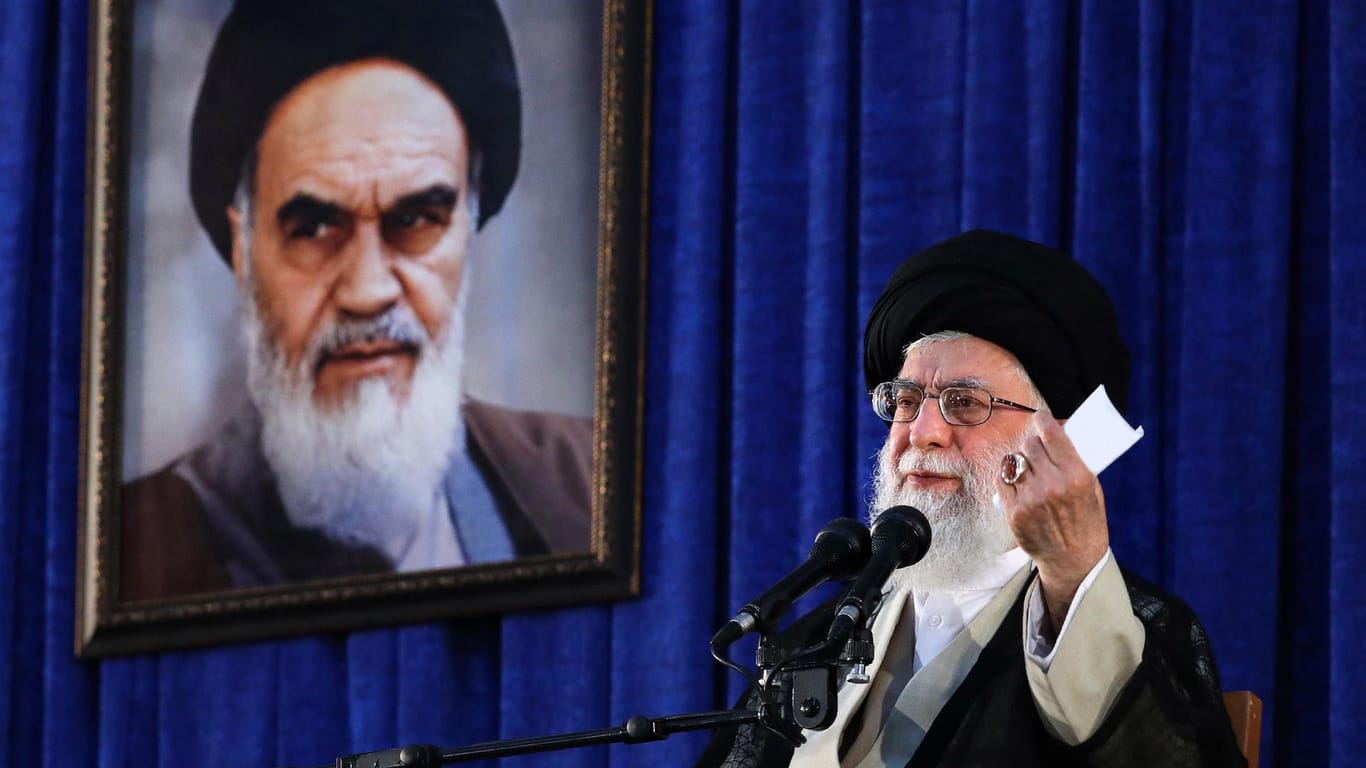 Ajatollah Khamenei: Nachdem die USA aus dem Abkommen ausstiegen, ordnete er an, alle Vorbereitungen für die Anreicherung von Uran zu treffen. Auch das Raketenprogramm werde der Iran niemals aufgeben.