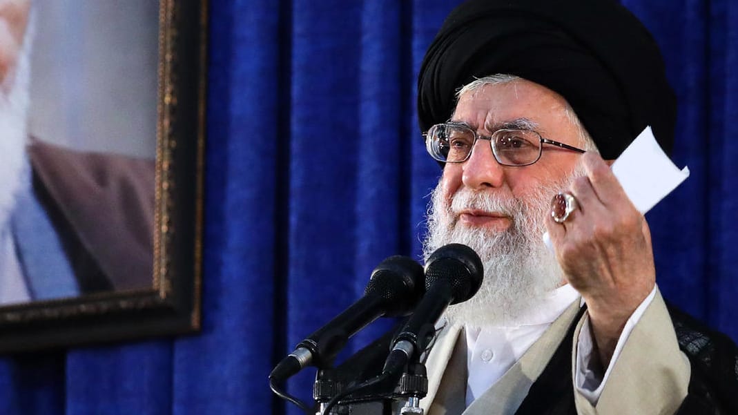 Ajatollah Khamenei: Nachdem die USA aus dem Abkommen ausstiegen, ordnete er an, alle Vorbereitungen für die Anreicherung von Uran zu treffen. Auch das Raketenprogramm werde der Iran niemals aufgeben.