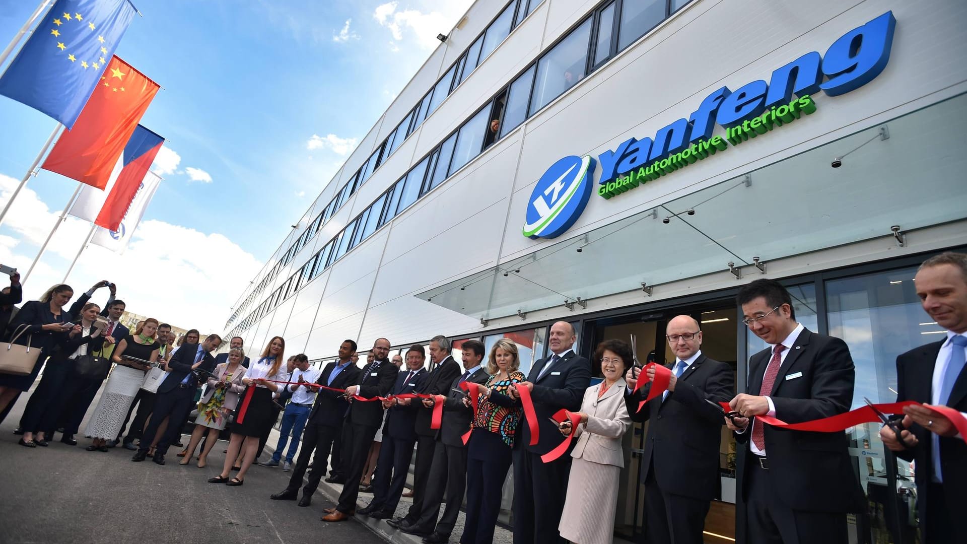 Juni 2017: Eröffnung einer Fabrik des Autozulieferers Yangfeng in Plana nad Luznici (Tschechien).